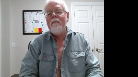 Snapshot of livinfree69 chatting on 6, 4, 2026 livinfree69 online show from 6, 4, 2026