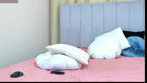Snapshot of living_in_dreams chatting on 21, 9, 2025 Dream online show from 21, 9, 2025