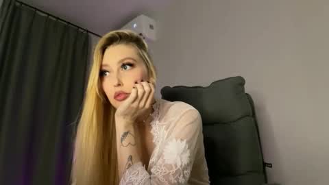 Liya Ray online show from 1, 11, 2025