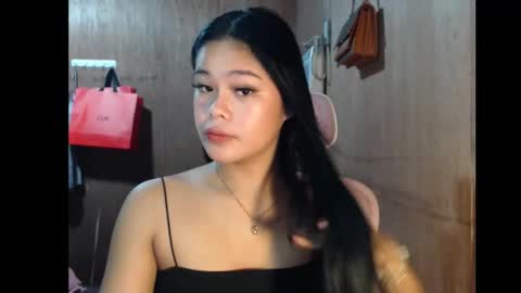 Snapshot of liyahlicous_18xx chatting on 2, 10, 2025 LIYAH online show from 2, 10, 2025