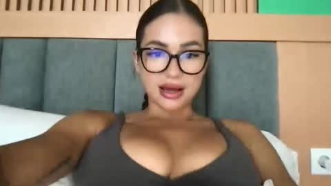 Snapshot of liyamer chatting on 9, 10, 2025 liyamer online show from 9, 10, 2025