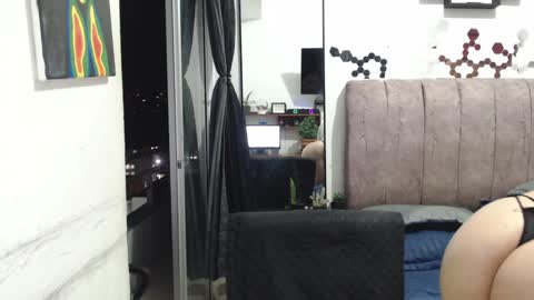 Snapshot of liza_thurner chatting on 5, 1, 2025 Liza Thurner online show from 5, 1, 2025