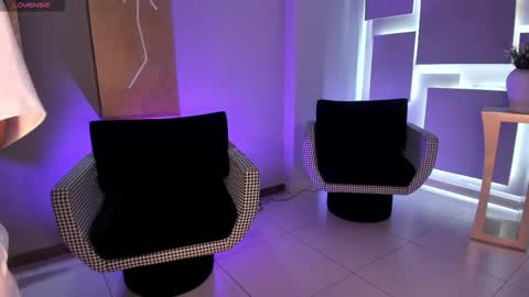 Lizzi  online show from 11, 10, 2025