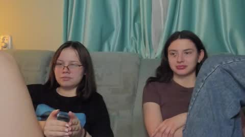 lizzi_muur online show from 1, 2, 2025