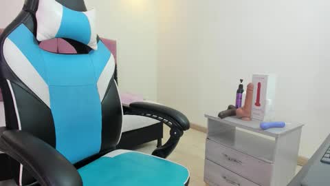 lizzie_williamss online show from 29, 3, 2026