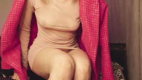 Snapshot of llittle_mi chatting on 28, 9, 2025 Mila online show from 28, 9, 2025