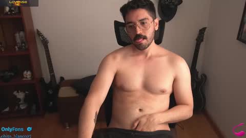 Snapshot of lobito_blanco97 chatting on 3, 10, 2025 Lobito blanco Thefckingwolf main account online show from 3, 10, 2025