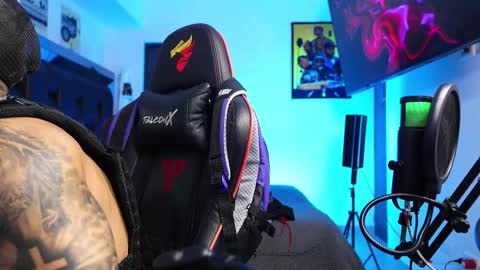 logan_hugh8 online show from 21, 2, 2026