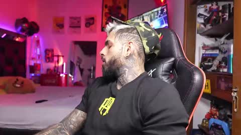 logan_hugh8 online show from 19, 3, 2026