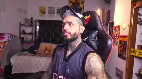 logan_hugh8 online show from 14, 7, 2026