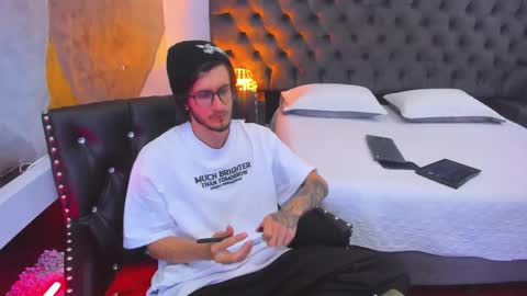 Snapshot of loggan_donnelly chatting on 19, 12, 2024 Loggan online show from 19, 12, 2024