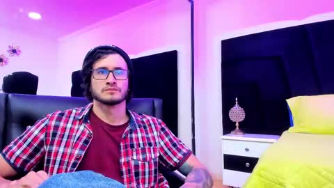 Snapshot of loggan_donnelly chatting on 30, 12, 2024 Loggan online show from 30, 12, 2024