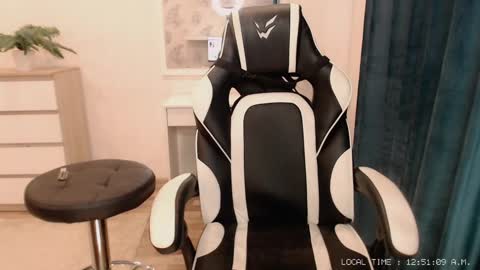  Lola  online show from 3, 2, 2025