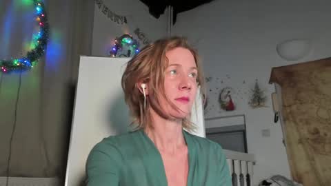 Snapshot of lola_belgium chatting on 24, 12, 2024 lola_belgium online show from 24, 12, 2024