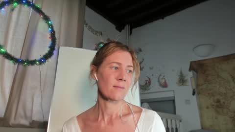 Snapshot of lola_belgium chatting on 2, 1, 2025 lola_belgium online show from 2, 1, 2025