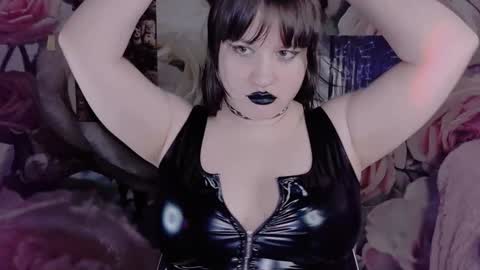 Snapshot of lola_chi chatting on 8, 2, 2025 Lola Chi online show from 8, 2, 2025
