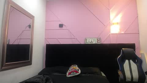 Lola Vecassalt online show from 17, 9, 2025