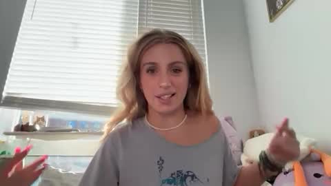 Snapshot of lolaa555 chatting on 8, 6, 2026 lolaa555 online show from 8, 6, 2026