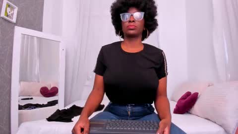 lola online show from 29, 9, 2025