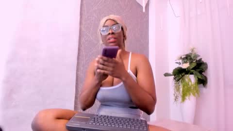 lola online show from 18, 11, 2025