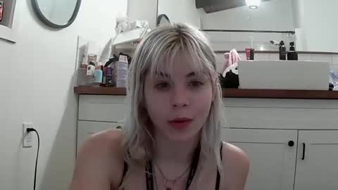 Lola Lixx online show from 25, 9, 2025