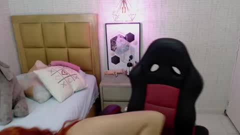 Snapshot of lolamaxi chatting on 28, 2, 2025 LOLA online show from 28, 2, 2025