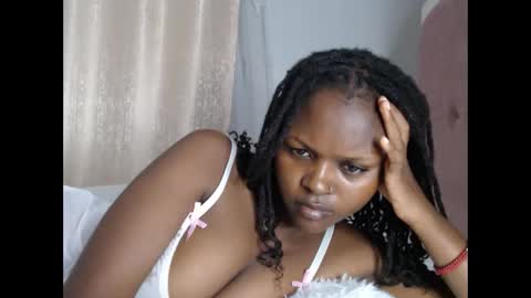 lolamia7 online show from 2, 4, 2026