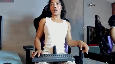 lolareyes1 online show from 1, 2, 2026