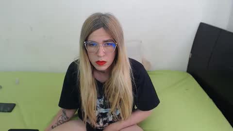 Snapshot of lolitabauer2 chatting on 5, 10, 2025 Sascha Bauer online show from 5, 10, 2025