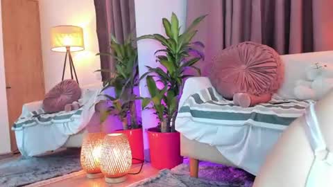 Snapshot of lollypetitte_ chatting on 2, 7, 2026 Lolly online show from 2, 7, 2026