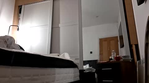 Snapshot of london_boy_35 chatting on 25, 5, 2026 hey you online show from 25, 5, 2026