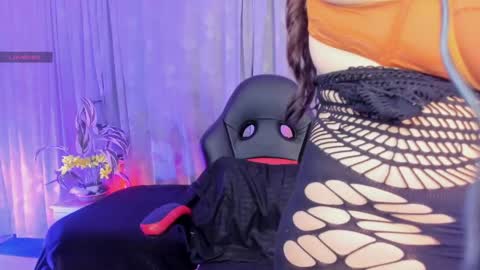 Snapshot of lonely_shewolf chatting on 28, 4, 2026 Jennifer online show from 28, 4, 2026
