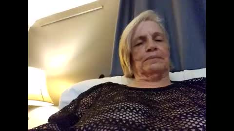 lonelylana1955 online show from 5, 11, 2025