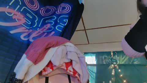 Londoncashmere69  online show from 18, 1, 2025