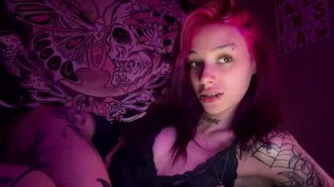 Snapshot of lookingforlona chatting on 28, 9, 2025 lookingforlona online show from 28, 9, 2025