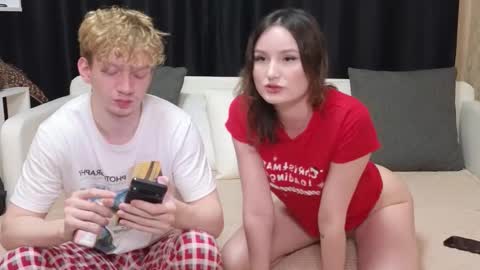 Jean and Isa right couple Mark and Eva left couple online show from 13, 10, 2025