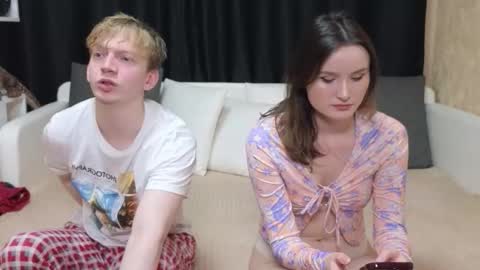 Jean and Isa right couple Mark and Eva left couple online show from 2, 12, 2025