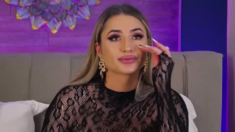 Lora online show from 7, 1, 2026