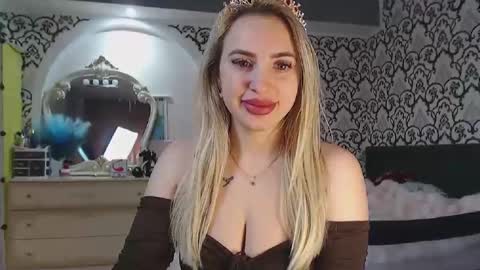 Queen LoraSinClare online show from 10, 2, 2026