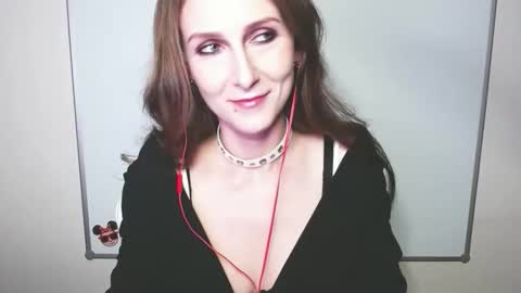 Lora  online show from 17, 4, 2026