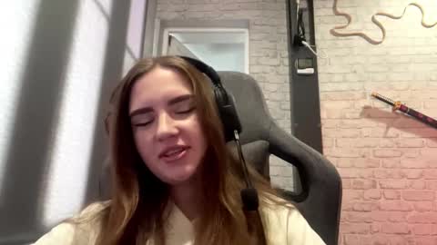 Snapshot of loreanyeatman chatting on 14, 10, 2025 Molly online show from 14, 10, 2025