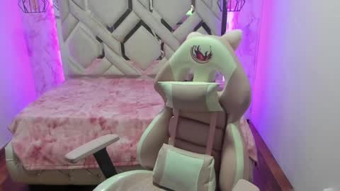 lorem_adams online show from 24, 1, 2025