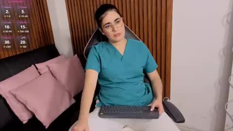 Snapshot of loren_tay chatting on 1, 6, 2026 Loren online show from 1, 6, 2026