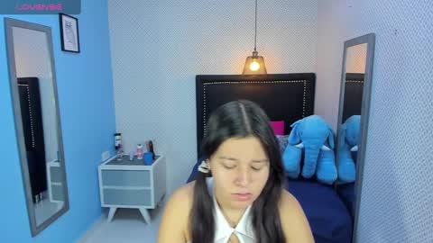 lorenadavies online show from 30, 1, 2025