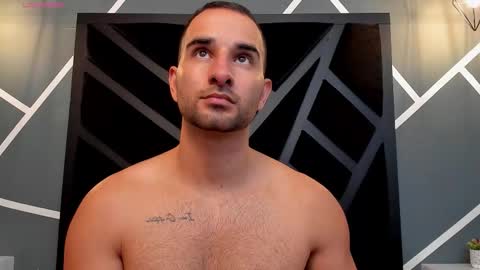  L O R E N Z O  Thumbs Up help  online show from 15, 12, 2025