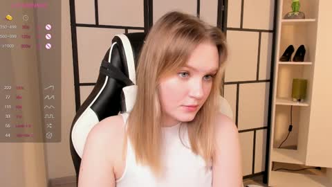 Snapshot of lorettacarnley chatting on 2, 2, 2025 Alice online show from 2, 2, 2025