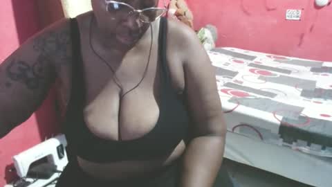 Snapshot of loretybighot chatting on 19, 1, 2026 loretybighot online show from 19, 1, 2026