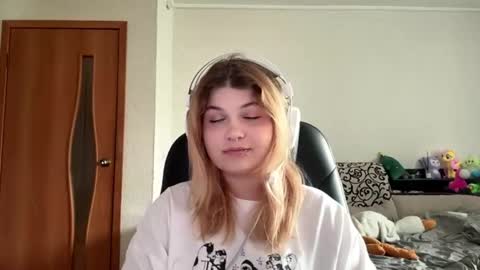 Snapshot of lorrainepurkiss chatting on 19, 6, 2026 Stasha online show from 19, 6, 2026