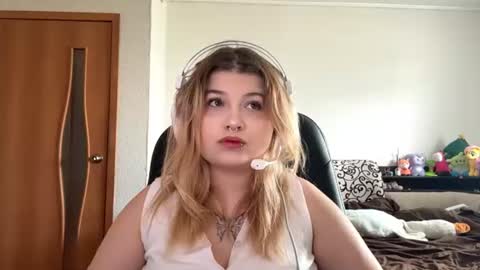 Snapshot of lorrainepurkiss chatting on 14, 7, 2026 Stasha online show from 14, 7, 2026