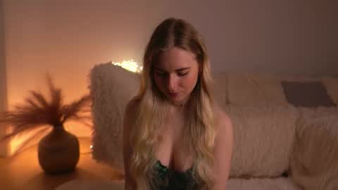 Lorrie online show from 17, 3, 2026